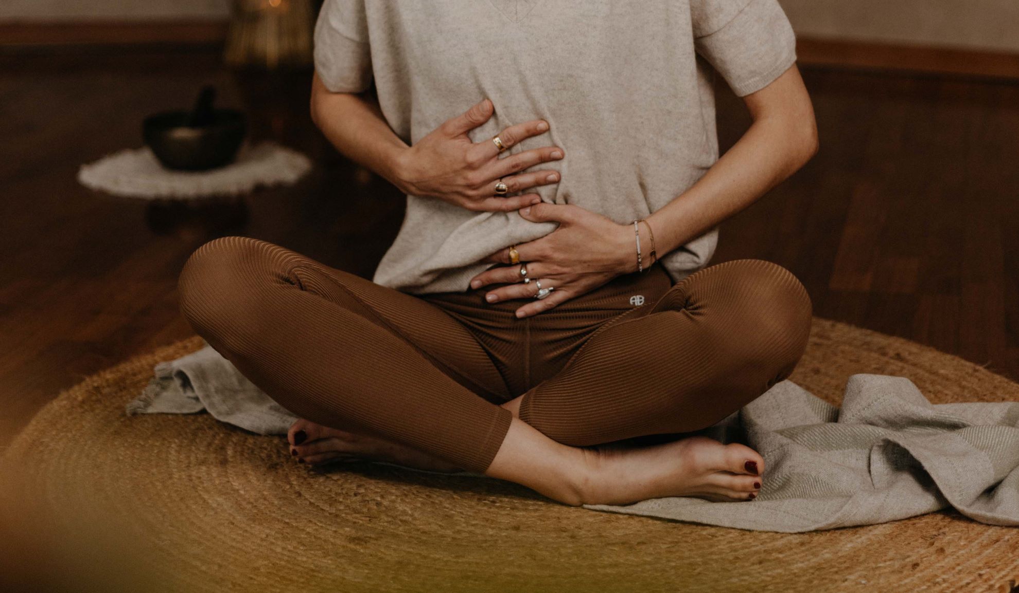 Mit Yoga kannst Du Dich während der Schwangerschaft fit und beweglich halten.