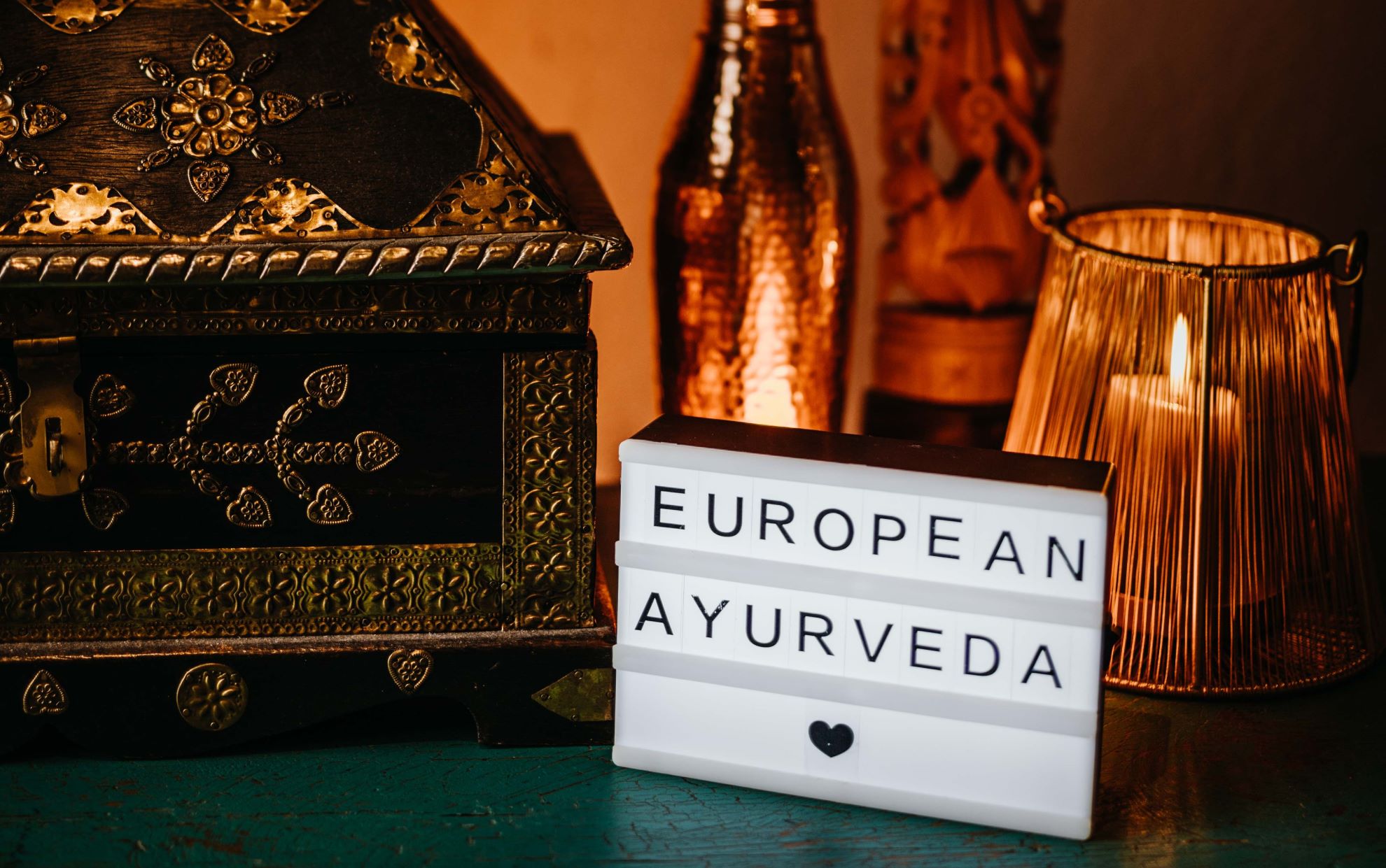 Ayurveda ist ein bereichernder Lebensweg mit dem Ziel der inneren und äußeren Zufriedenheit.