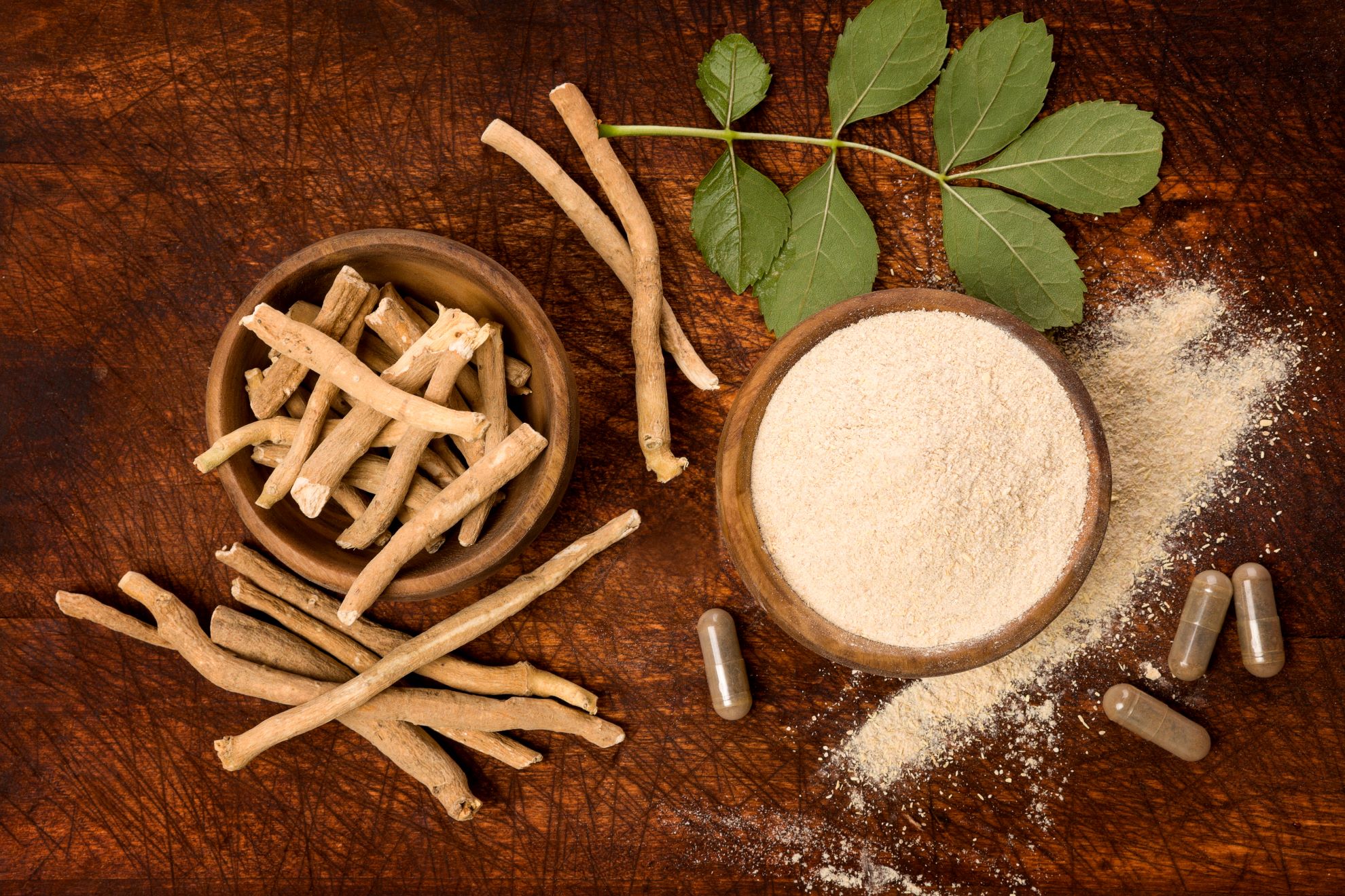 Die Ashwagandha Pflanze wird im Ayurveda oft als „Wunderbeere“ angesehen, weil sie so vielseitig eingesetzt werden kann.