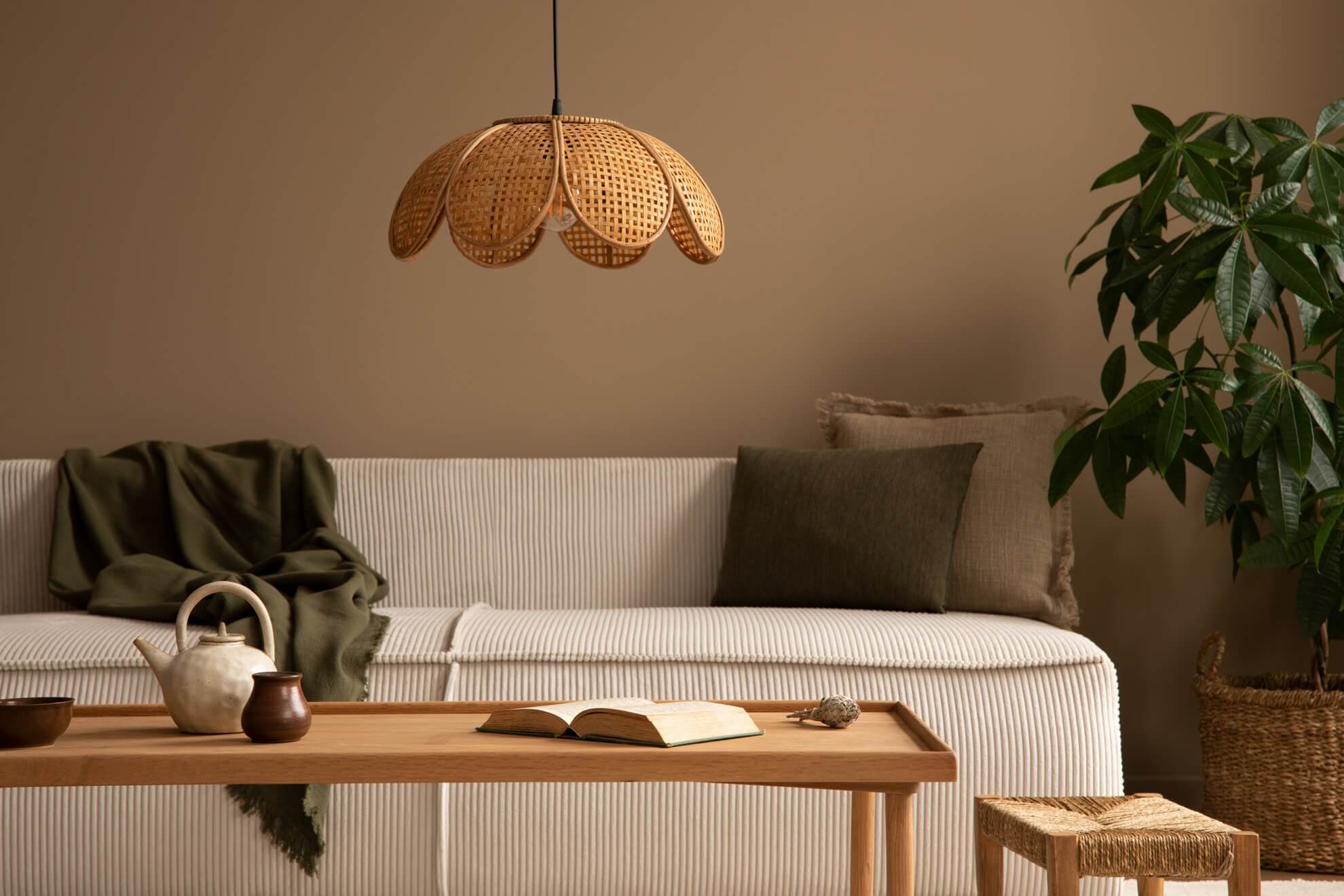 Sanfte Farben, wie z. B. beige, beruhigen das Vata-Dosha.