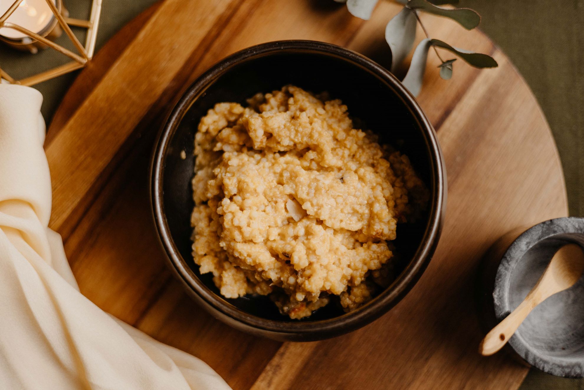 Der Quinoa-Grünkern-Brei bietet eine tolle Abwechslung zu klassischen Brei-Rezepten.