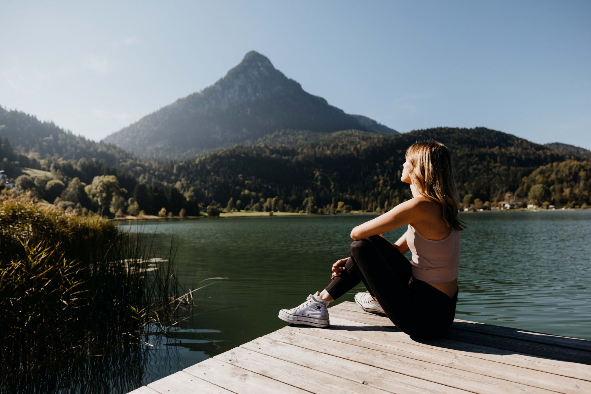 Lange Reisezeiten,  wenig Bewegung und ein geänderter Tagesablauf stellen Deinen Körper in der schönsten Zeit des Jahres jedoch manchmal vor Herausforderungen.