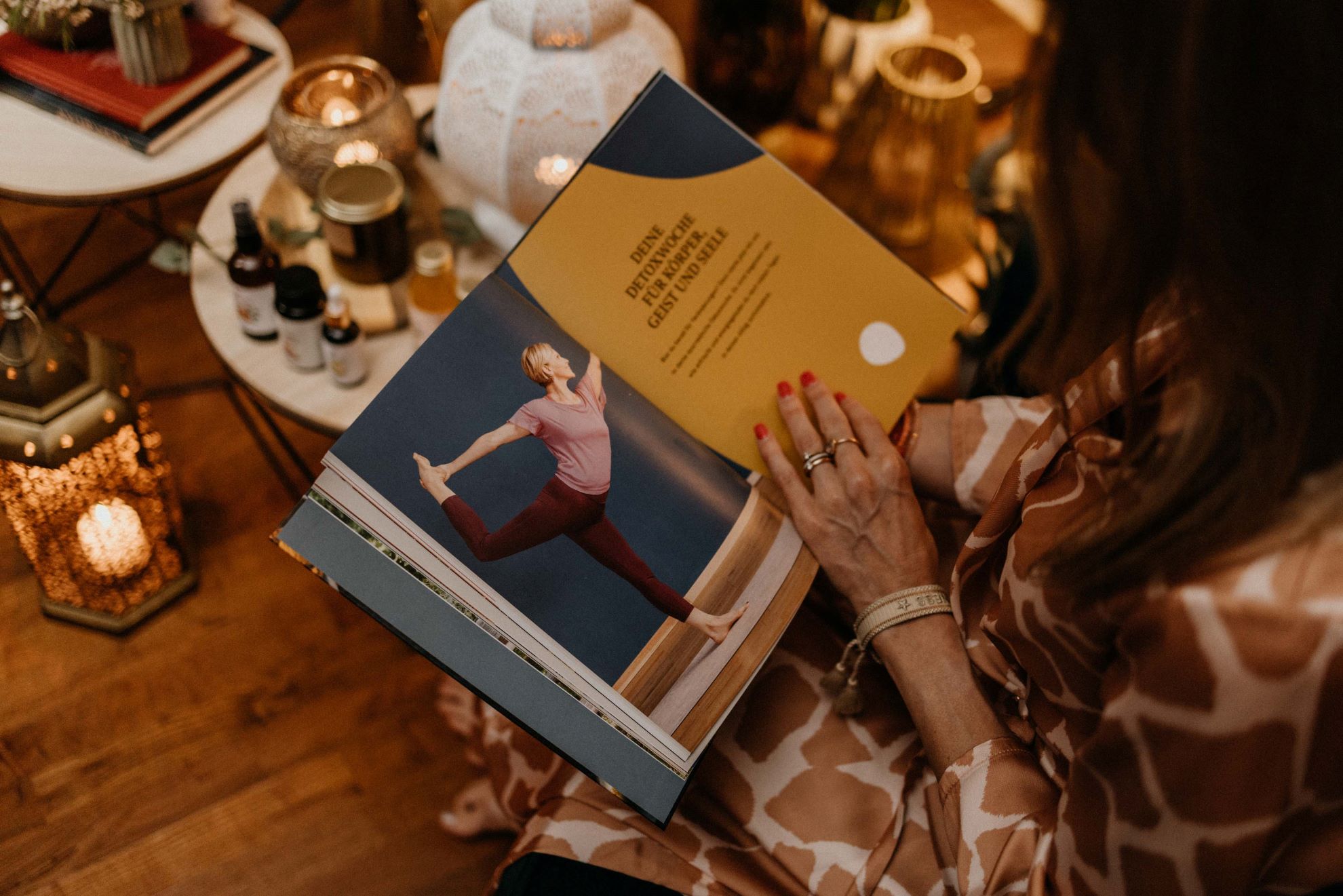 Das Buch ist besonders einfach umsetzbar, es bietet Dir eine kleine Einführung in die ayurvedische Philosophie und gibt Dir wertvolle Tipps und Tricks an die Hand.