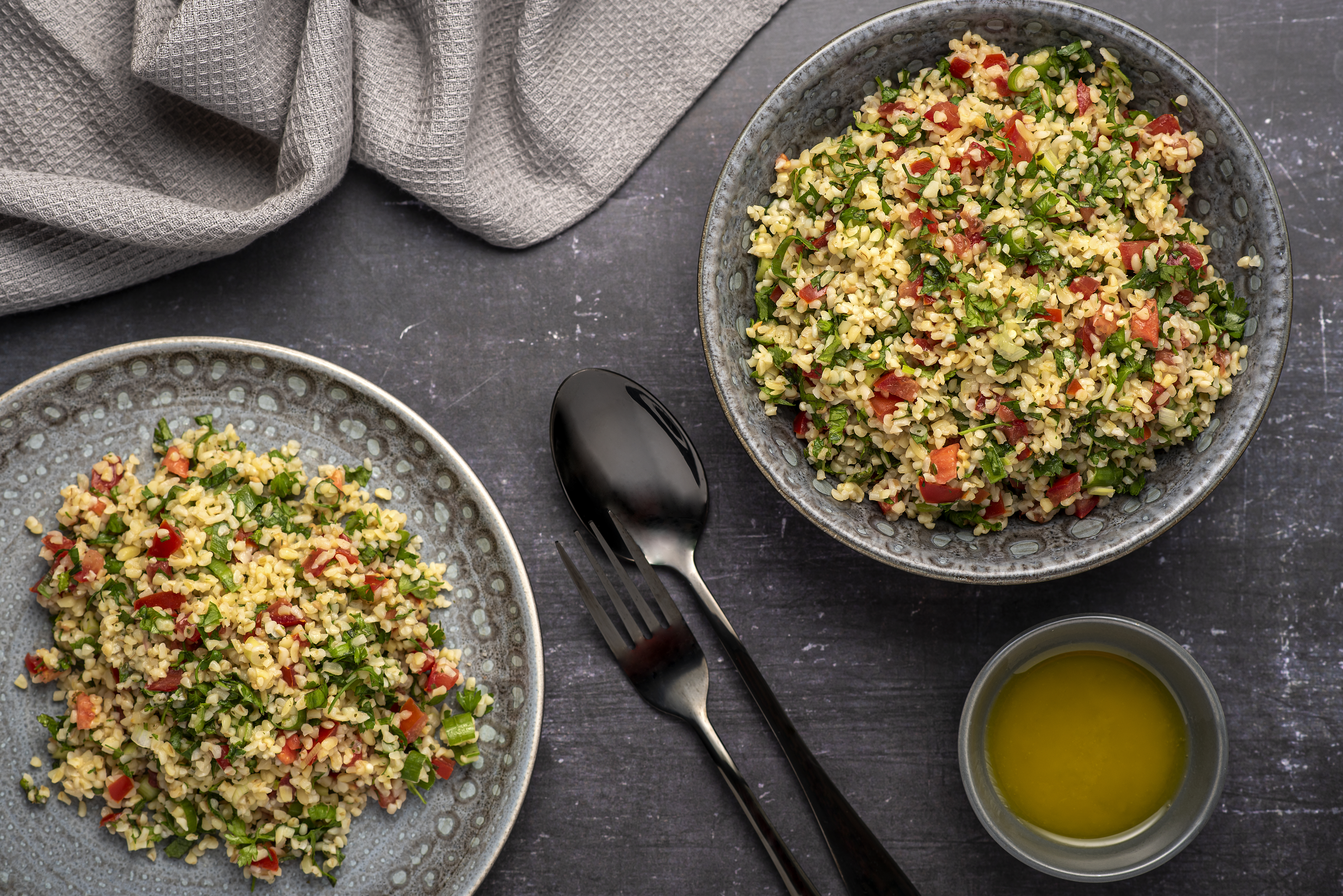 Lukewarm bulgur salad with spinach