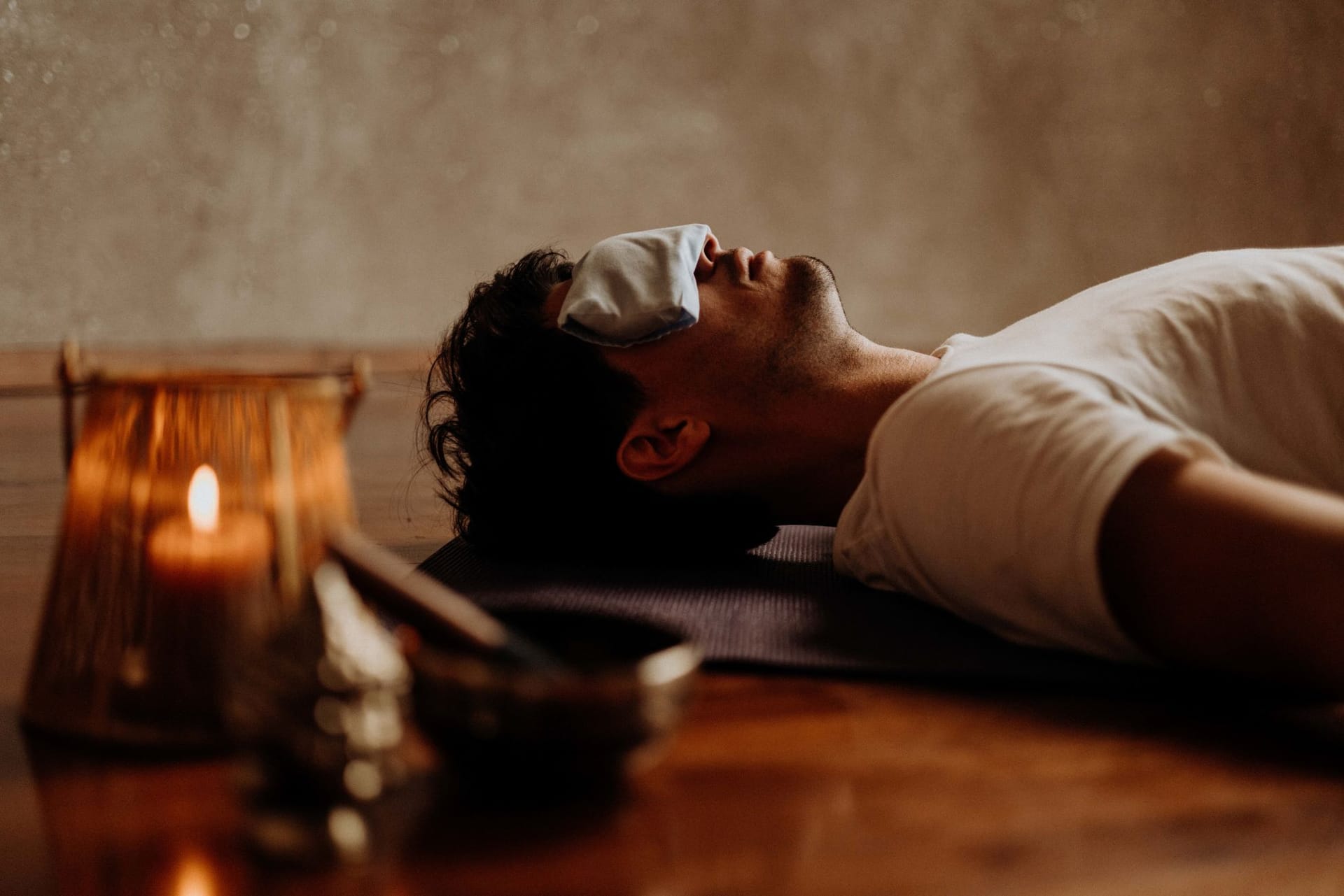 Finde mit Meditation zur natürlichen Ruhe.
