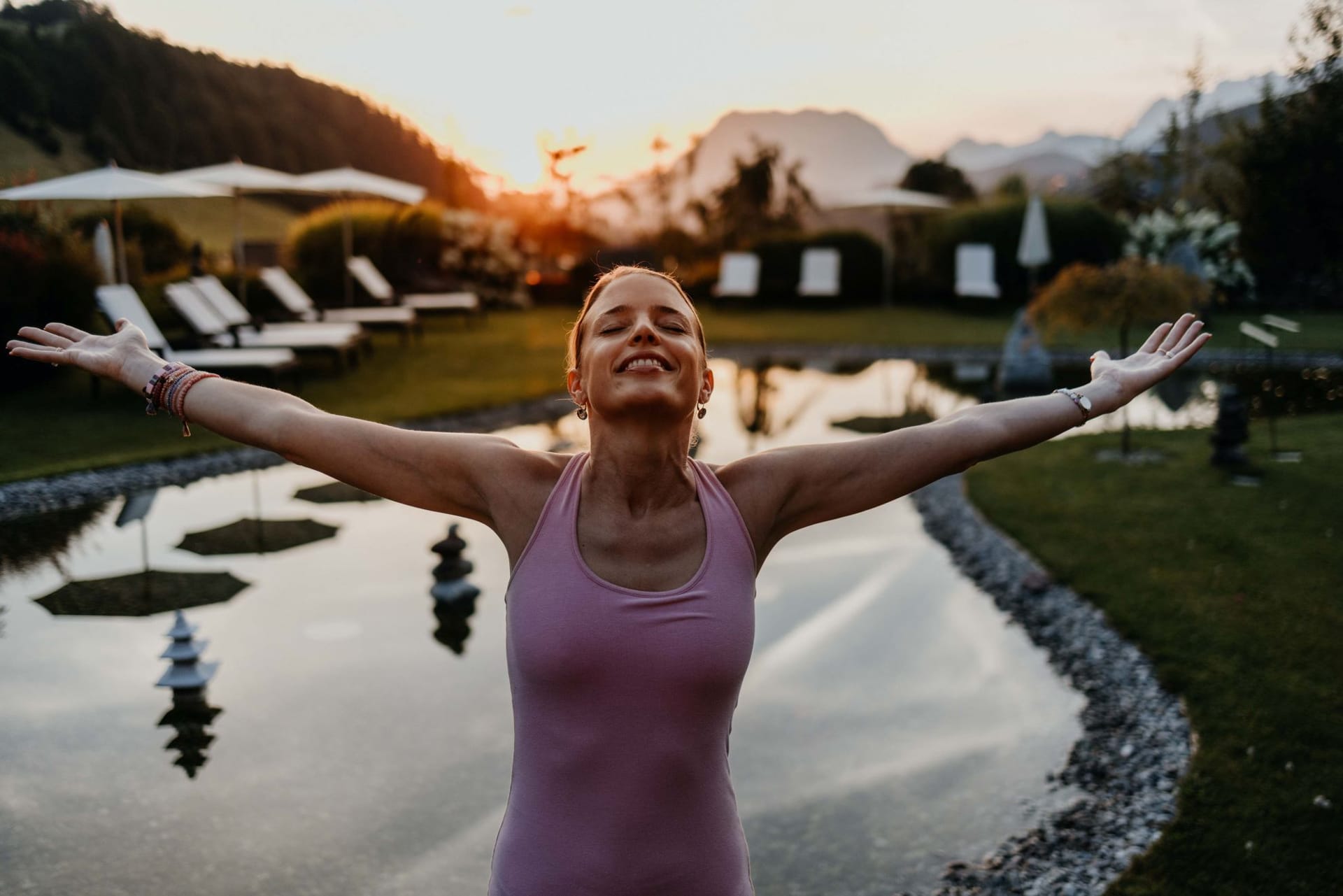 Yoga wirkt sich nicht nur positiv auf den Körper, sondern auch positiv auf den Geist aus.
