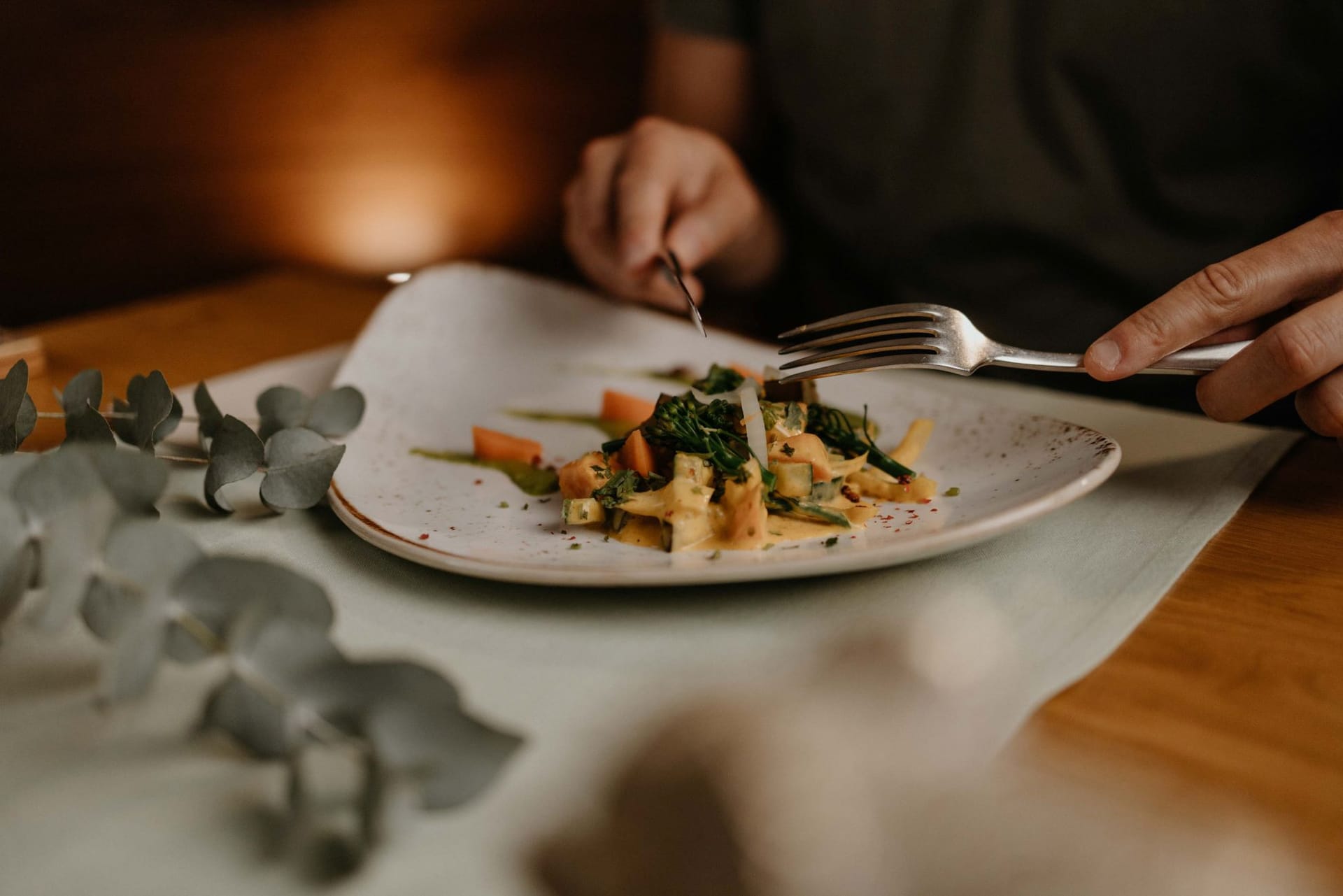 Ayurveda empfiehlt den größten Teil der Nahrung gekocht zu verzehren.