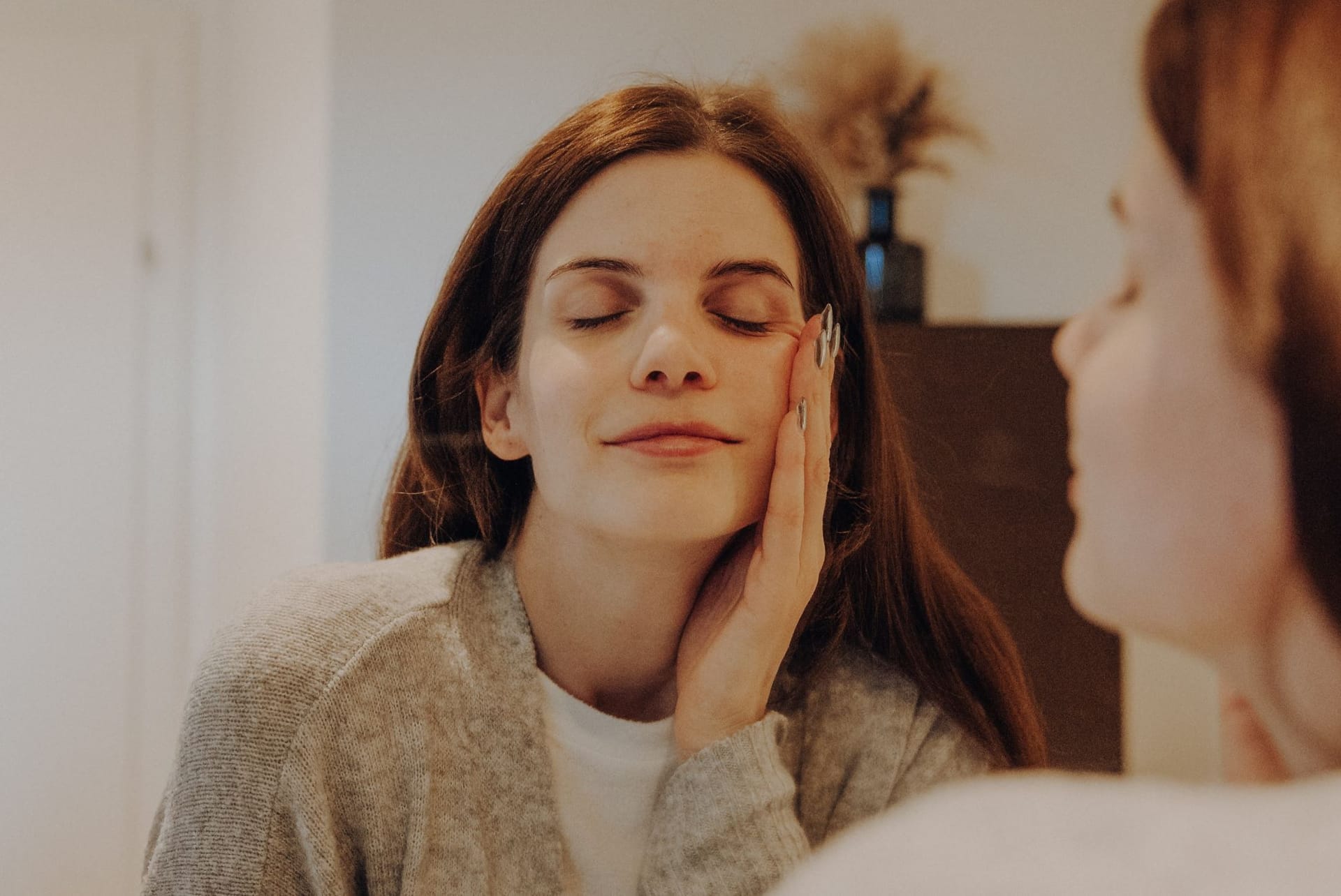 Eine Ayurveda-Morgenroutine hält die Doshas im Gleichgewicht und hilft Dir, den Tag gestärkt und harmonisch zu beginnen.