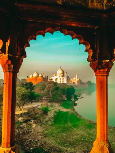 Blauer Himmel mit dem schönen Aussicht auf Indien
