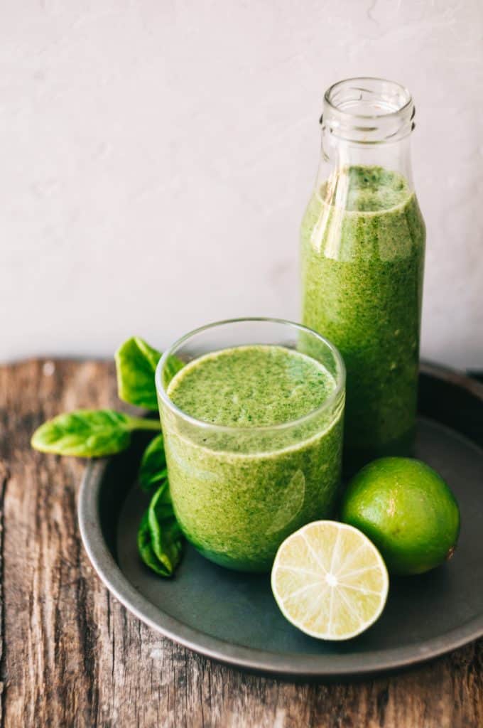 Detox-Smoothie mit Limetten