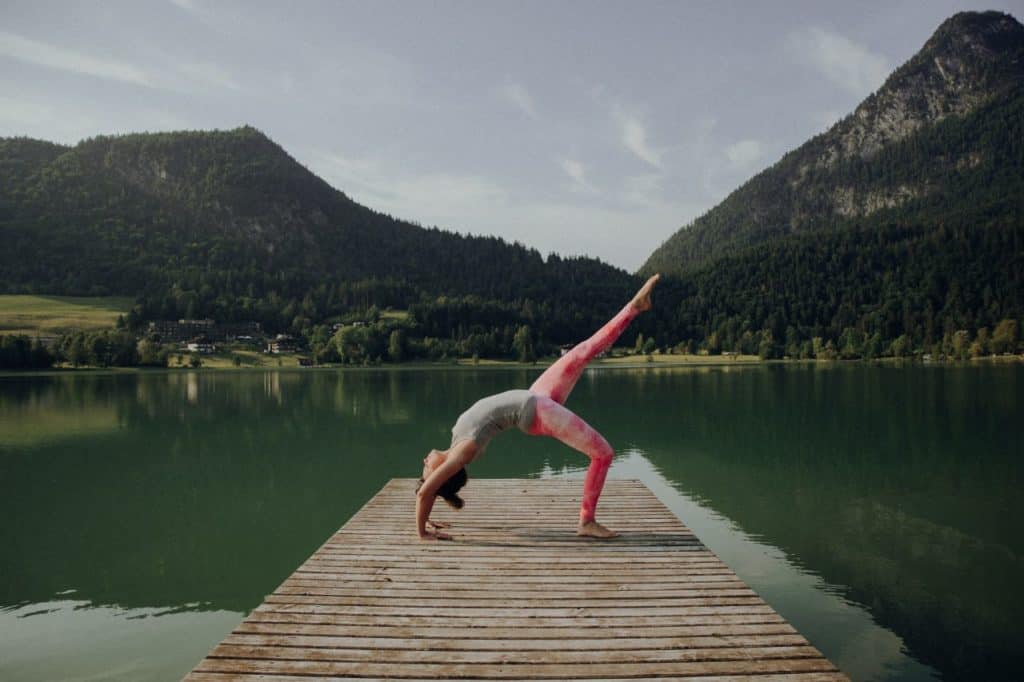 Ashtanga Yoga besteht aus den drei Komponenten Tempo, Geschwindigkeit und Kraft. 