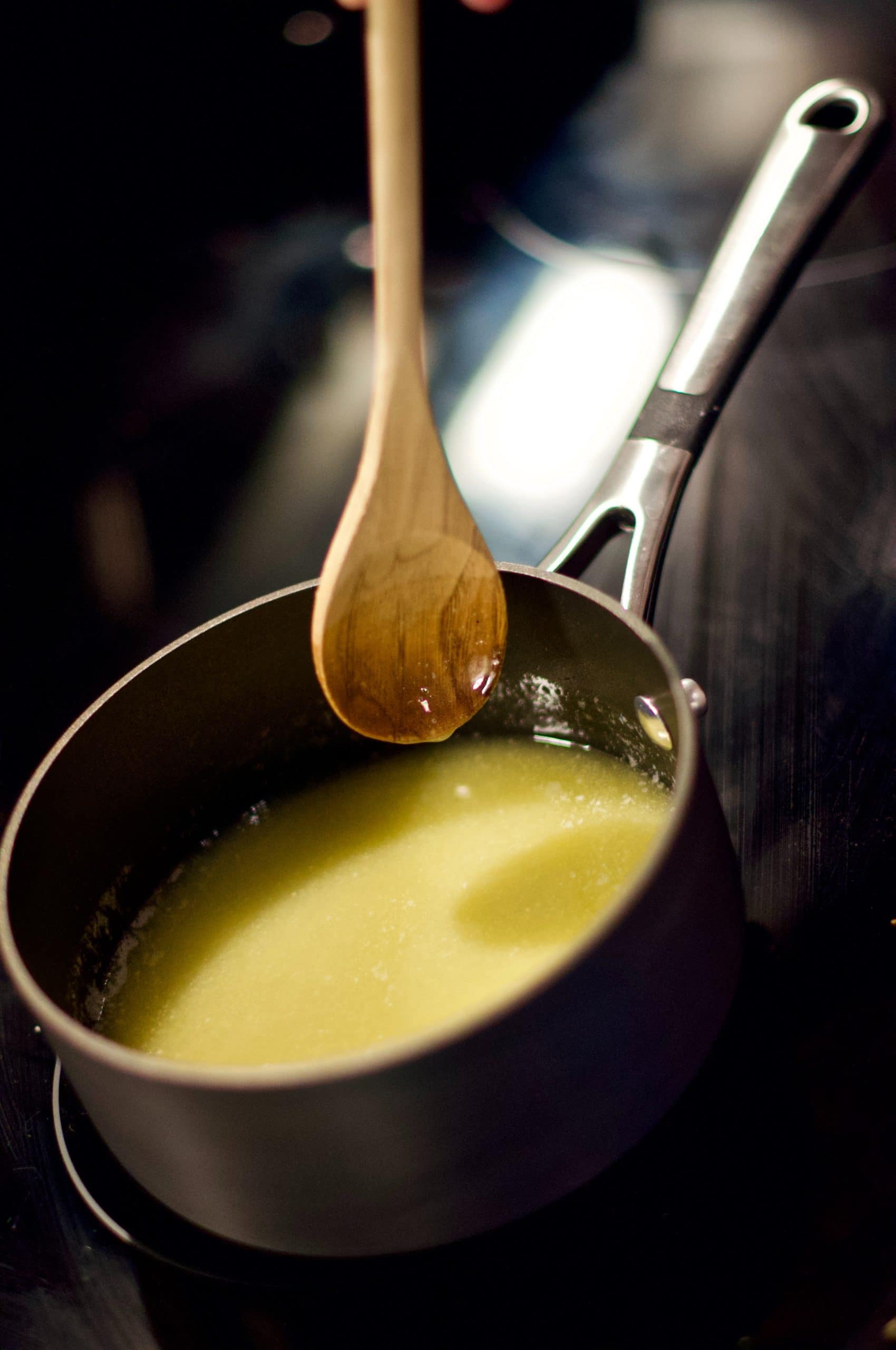 GHEE BZW. GEKLÄRTE BUTTER: WIRKUNG, ANWENDUNG & HERSTELLUNG