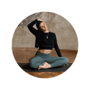 Monika HaunholderYogalehrerin mit inspirierenden Yogastunden sowie Workshops