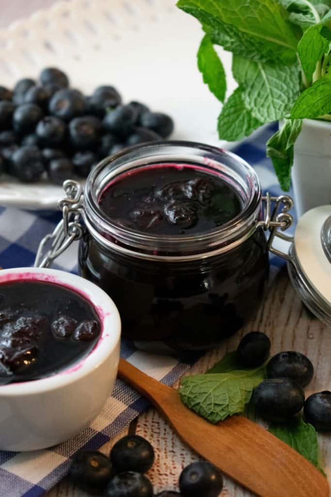 Kompott ist ein kühlendes Dessert.